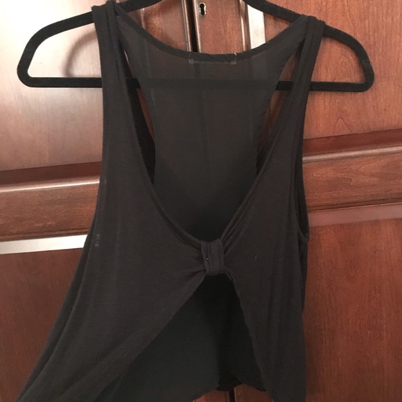 Black tank top with cute bow in back - Picture 4 of 4